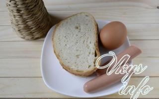 Пошаговые рецепты яичницы в хлебе с колбасой, сыром и помидорами